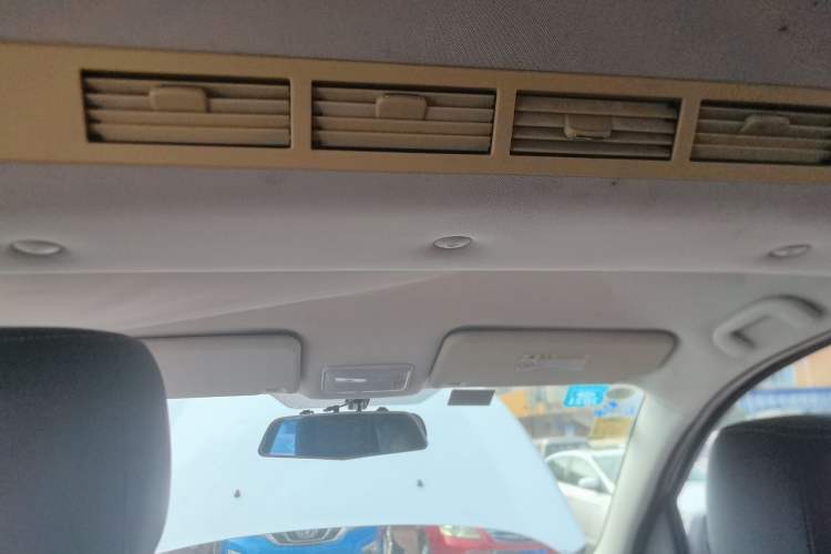 Used HYOSOW S3 2014 1.5L Luxury Version China IV Emission Standard Headliner