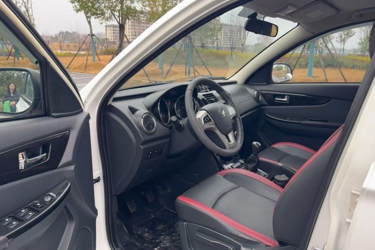 Used HYOSOW S3 2014 1.5L Luxury Version China IV Emission Standard Interior 2