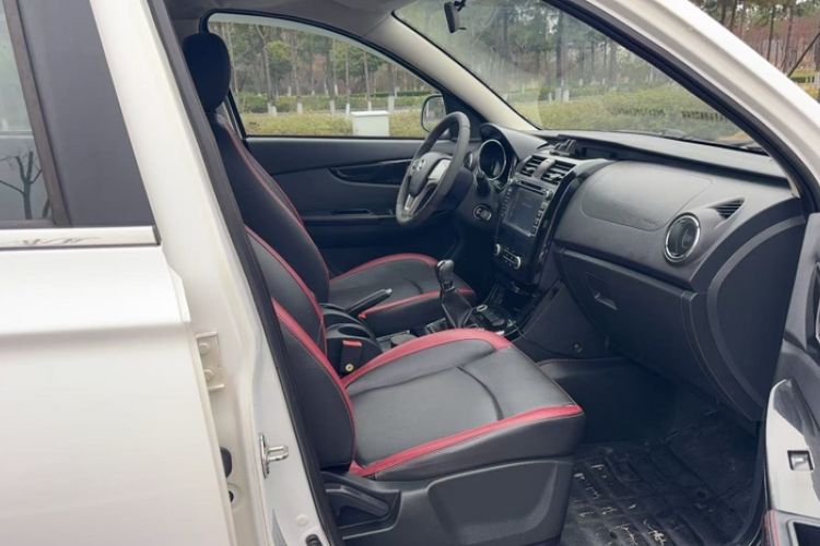 Used HYOSOW S3 2014 1.5L Luxury Version China IV Emission Standard Interior 3