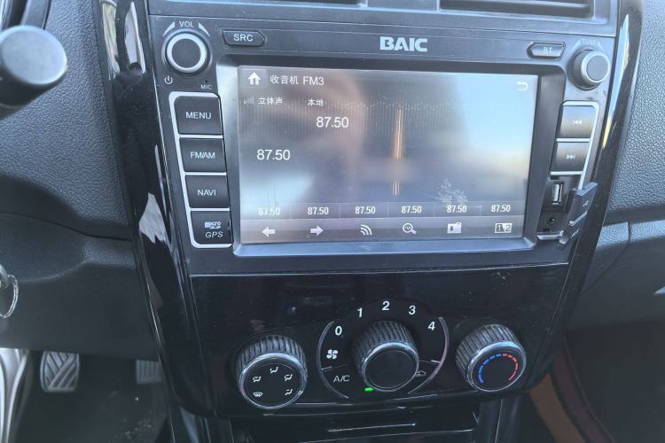 Used HYOSOW S3 2014 1.5L Comfort Version China IV Emission Standard Interior 3