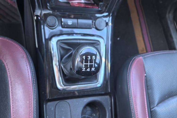 Used HYOSOW S3 2014 1.5L Comfort Version China IV Emission Standard Interior 4
