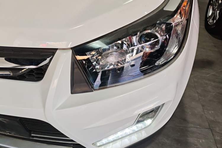 Used HYOSOW S3 2014 1.5L Comfort Version China IV Emission Standard Left Front Headlight