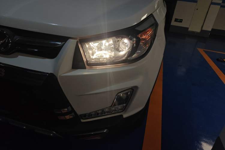 Used HYOSOW S3 2014 1.5L Luxury Version China IV Emission Standard Left Front Headlight