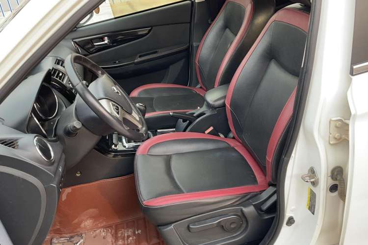 Used HYOSOW S3 2014 1.5L Luxury Version China IV Emission Standard Left Front Seat