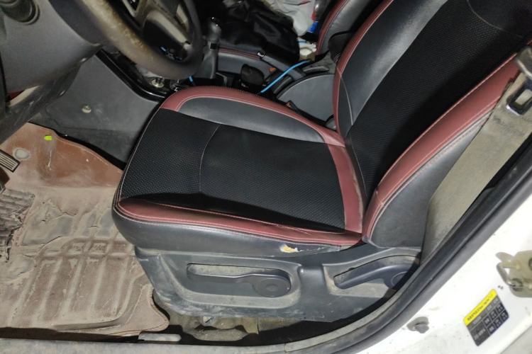 Used HYOSOW S3 2014 1.5L Comfort Version China IV Emission Standard Left Front Seat