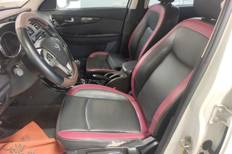 Used HYOSOW S3 2014 1.5L Luxury Version China IV Emission Standard Left Front Seat