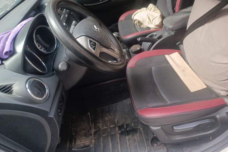 Used HYOSOW S3 2014 1.5L Comfort Version China IV Emission Standard Left Front Seat