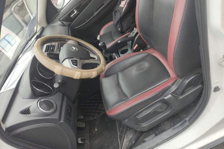 Used HYOSOW S3 2014 1.5L Luxury Version China IV Emission Standard Left Front Seat