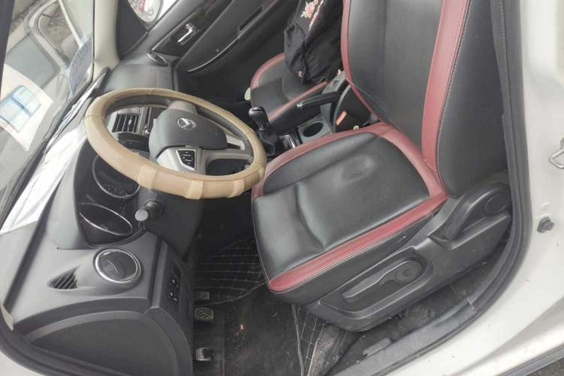 Used HYOSOW S3 2014 1.5L Luxury Version China IV Emission Standard Left Front Seat