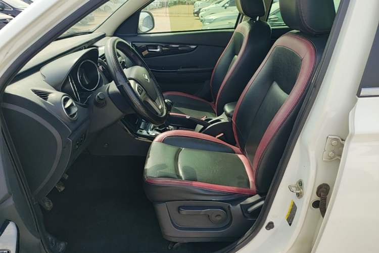 Used HYOSOW S3 2014 1.5L Luxury Version China IV Emission Standard Left Front Seat