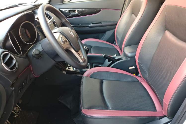 Used HYOSOW S3 2014 1.5L Comfort Version China IV Emission Standard Left Front Seat