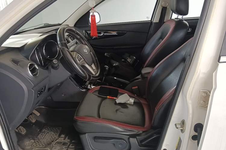 Used HYOSOW S3 2014 1.5L Luxury Version China IV Emission Standard Left Front Seat