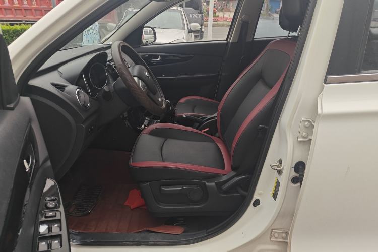 Used HYOSOW S3 2014 1.5L Luxury Version China IV Emission Standard Left Front Seat