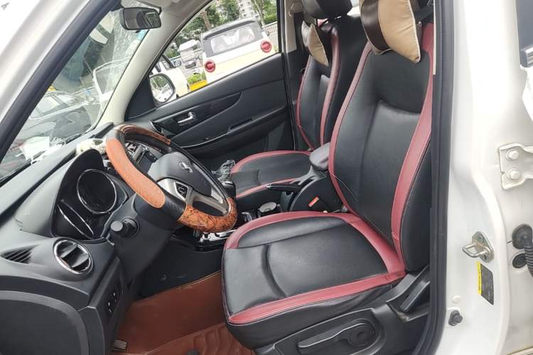 Used HYOSOW S3 2014 1.5L Luxury Version China IV Emission Standard Left Front Seat