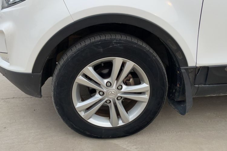 Used HYOSOW S3 2014 1.5L Luxury Version China IV Emission Standard Left Front Wheel Hub