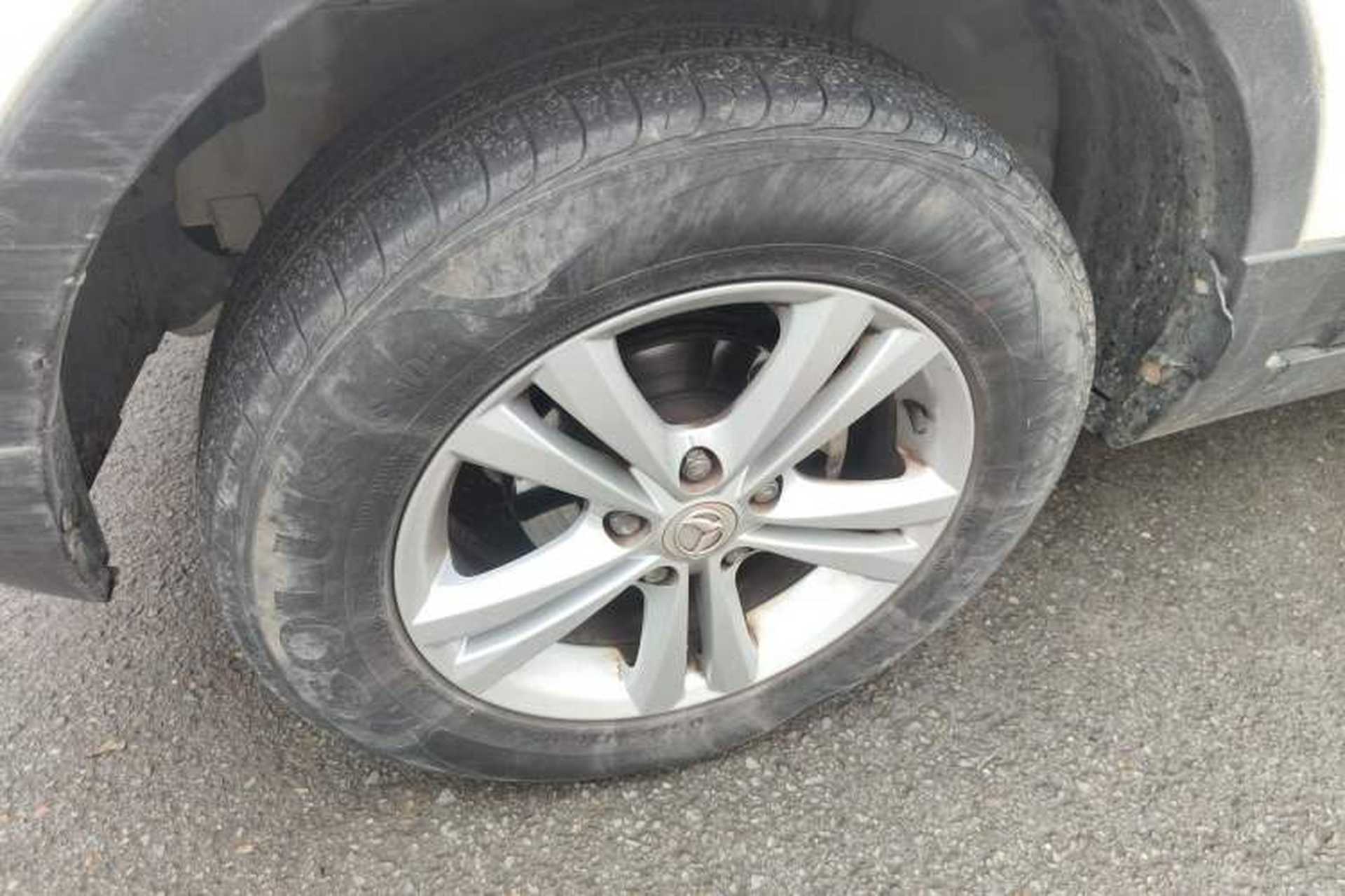 Used HYOSOW S3 2014 1.5L Luxury Version China IV Emission Standard Left Front Wheel Hub