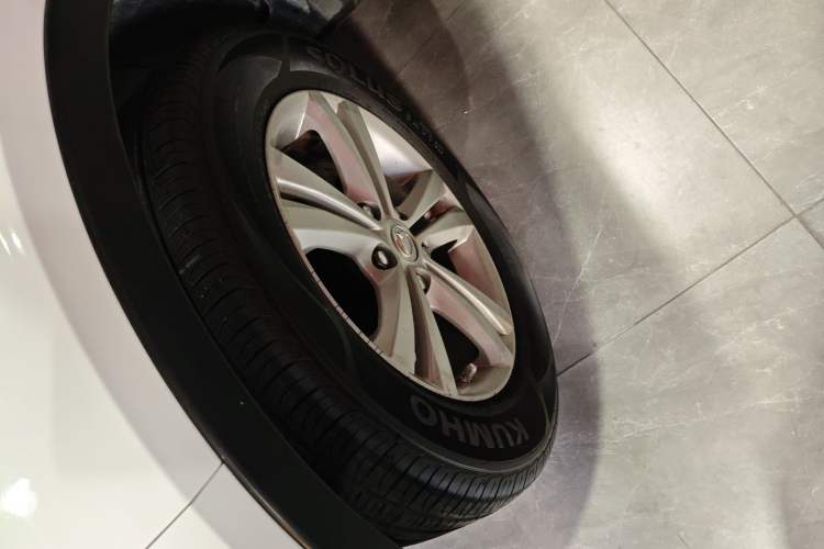 Used HYOSOW S3 2014 1.5L Comfort Version China IV Emission Standard Left Front Wheel Hub