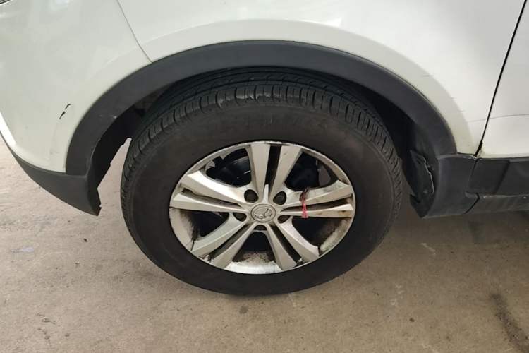 Used HYOSOW S3 2014 1.5L Comfort Version China IV Emission Standard Left Front Wheel Hub