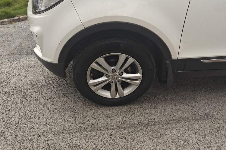 Used HYOSOW S3 2014 1.5L Luxury Version China IV Emission Standard Left Front Wheel Hub