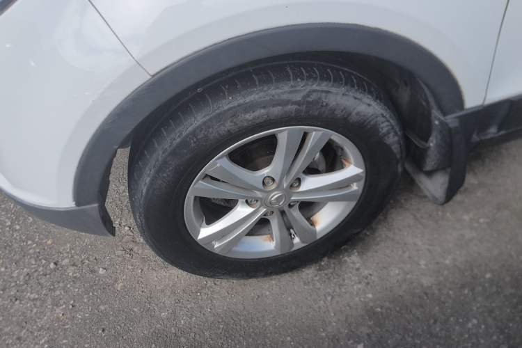 Used HYOSOW S3 2014 1.5L Luxury Version China IV Emission Standard Left Front Wheel Hub