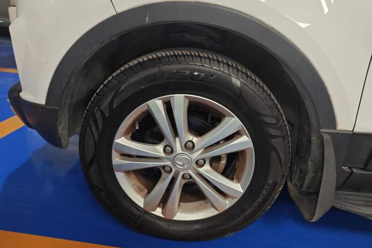 Used HYOSOW S3 2014 1.5L Luxury Version China IV Emission Standard Left Front Wheel Hub