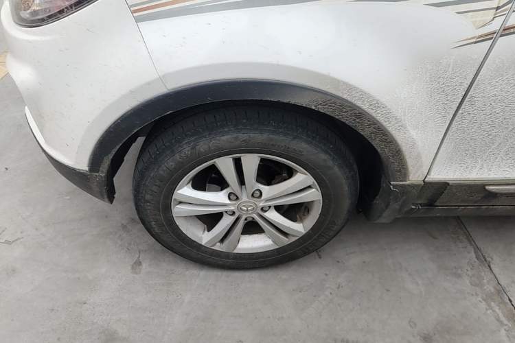 Used HYOSOW S3 2014 1.5L Luxury Version China IV Emission Standard Left Front Wheel Hub