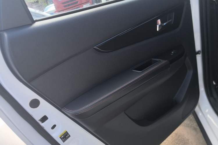 Used HYOSOW S3 2014 1.5L Luxury Version China IV Emission Standard Left Rear Door Interior