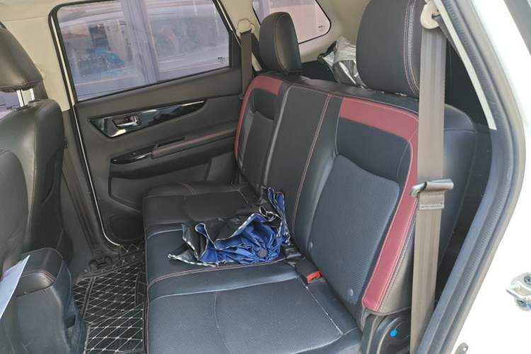 Used HYOSOW S3 2014 1.5L Luxury Version China IV Emission Standard Left Rear Seat