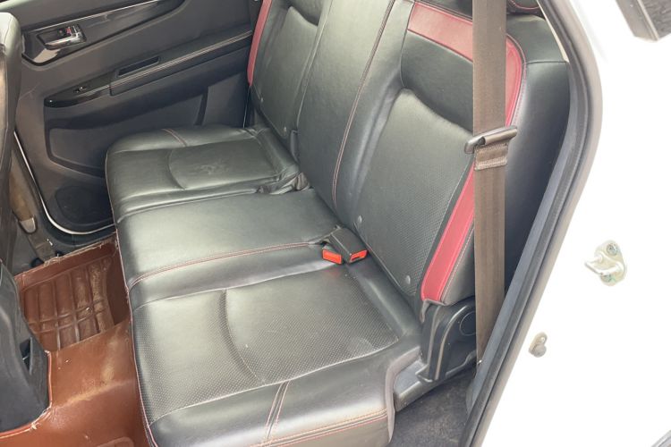 Used HYOSOW S3 2014 1.5L Luxury Version China IV Emission Standard Left Rear Seat
