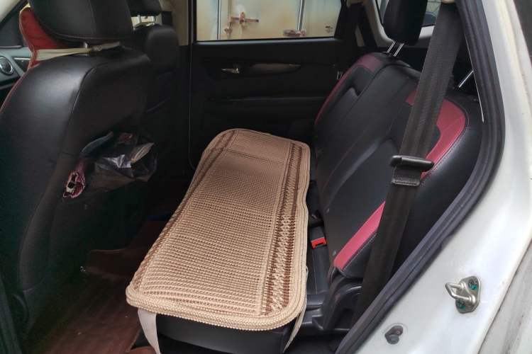Used HYOSOW S3 2014 1.5L Comfort Version China IV Emission Standard Left Rear Seat