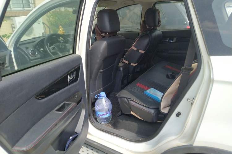 Used HYOSOW S3 2014 1.5L Luxury Version China IV Emission Standard Left Rear Seat