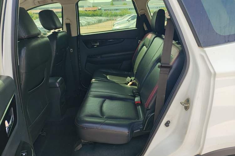 Used HYOSOW S3 2014 1.5L Luxury Version China IV Emission Standard Left Rear Seat