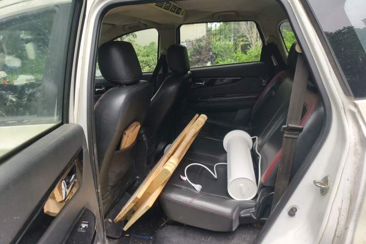 Used HYOSOW S3 2014 1.5L Comfort Version China IV Emission Standard Left Rear Seat