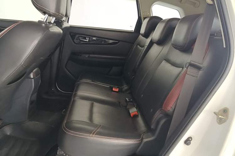 Used HYOSOW S3 2014 1.5L Luxury Version China IV Emission Standard Left Rear Seat
