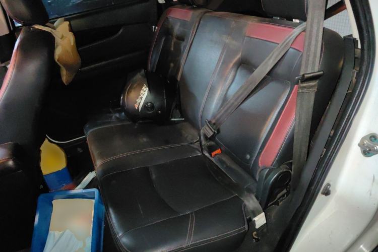Used HYOSOW S3 2014 1.5L Comfort Version China IV Emission Standard Left Rear Seat