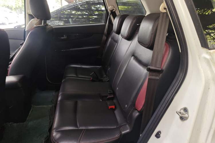Used HYOSOW S3 2014 1.5L Luxury Version China IV Emission Standard Left Rear Seat