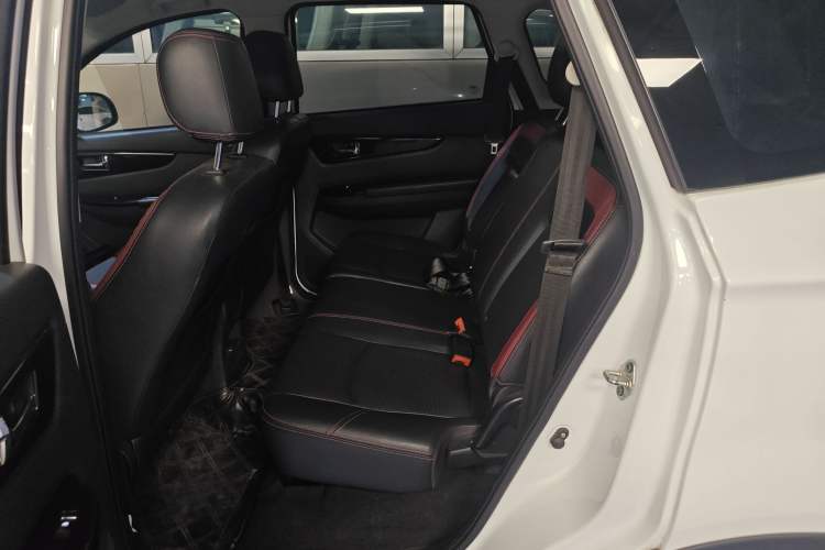 Used HYOSOW S3 2014 1.5L Luxury Version China IV Emission Standard Left Rear Seat