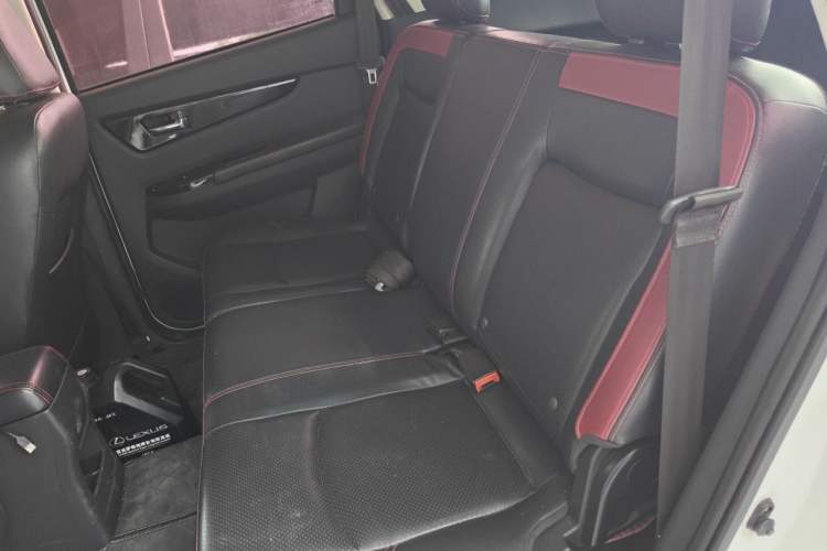Used HYOSOW S3 2014 1.5L Comfort Version China IV Emission Standard Left Rear Seat