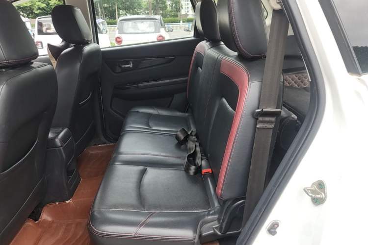 Used HYOSOW S3 2014 1.5L Luxury Version China IV Emission Standard Left Rear Seat