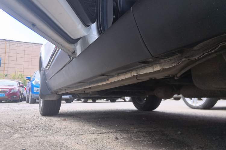 Used HYOSOW S3 2014 1.5L Luxury Version China IV Emission Standard Left Side Sill