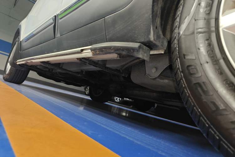 Used HYOSOW S3 2014 1.5L Luxury Version China IV Emission Standard Left Side Sill