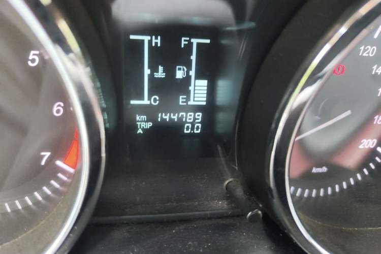 Used HYOSOW S3 2014 1.5L Luxury Version China IV Emission Standard Odometer Close Up