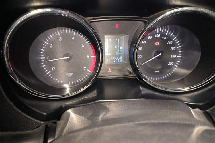 Used HYOSOW S3 2014 1.5L Luxury Version China IV Emission Standard Odometer Close Up