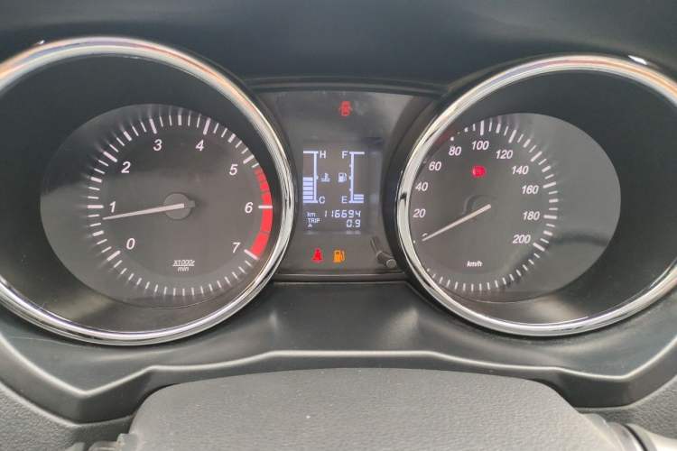 Used HYOSOW S3 2014 1.5L Comfort Version China IV Emission Standard Odometer Close Up