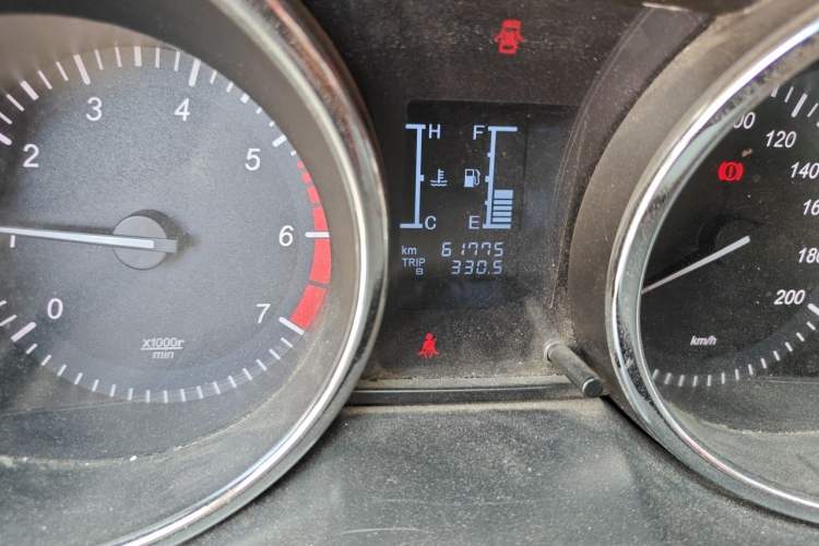 Used HYOSOW S3 2014 1.5L Luxury Version China IV Emission Standard Odometer Close Up