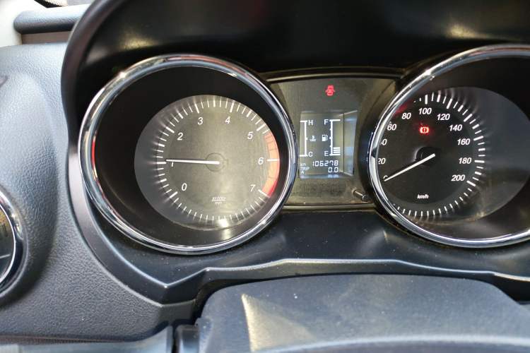 Used HYOSOW S3 2014 1.5L Comfort Version China IV Emission Standard Odometer Close Up