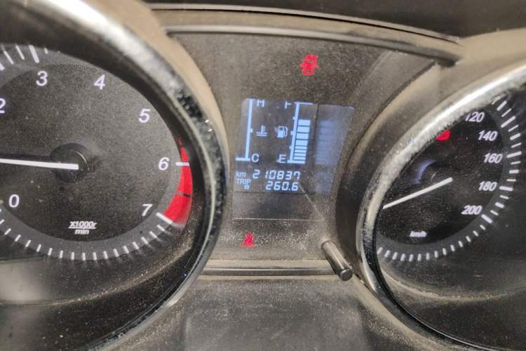 Used HYOSOW S3 2014 1.5L Comfort Version China IV Emission Standard Odometer Close Up