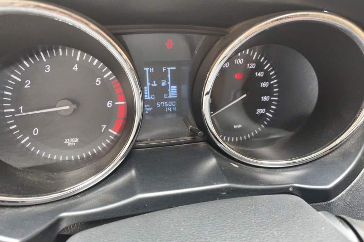 Used HYOSOW S3 2014 1.5L Comfort Version China IV Emission Standard Odometer Close Up