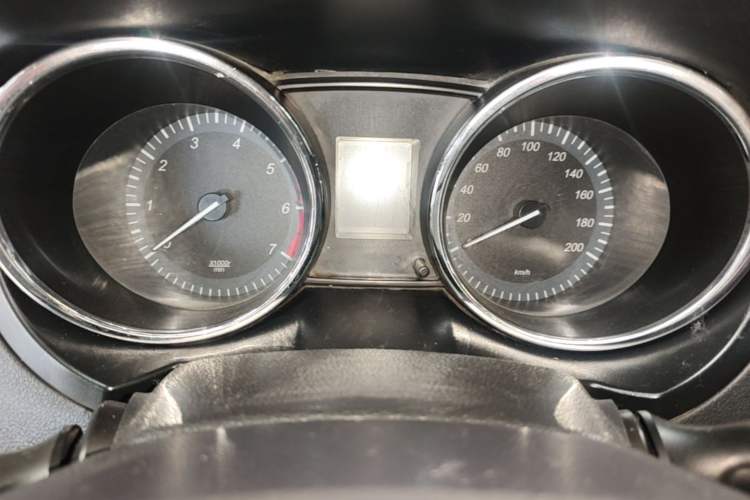 Used HYOSOW S3 2014 1.5L Luxury Version China IV Emission Standard Odometer Close Up