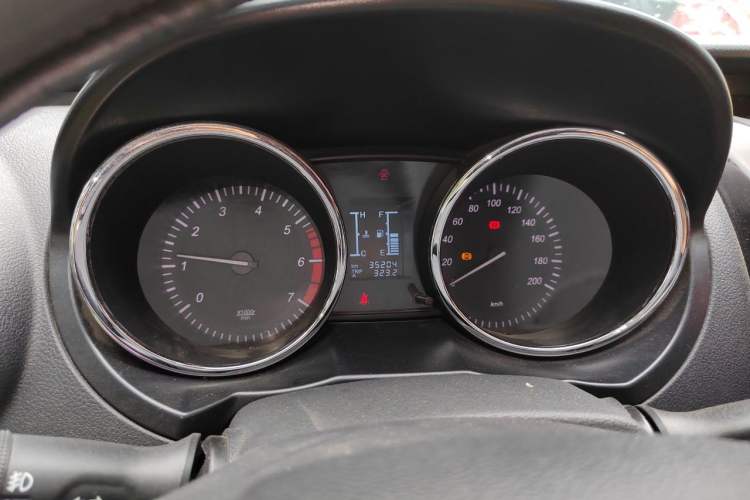 Used HYOSOW S3 2014 1.5L Comfort Version China IV Emission Standard Odometer Close Up